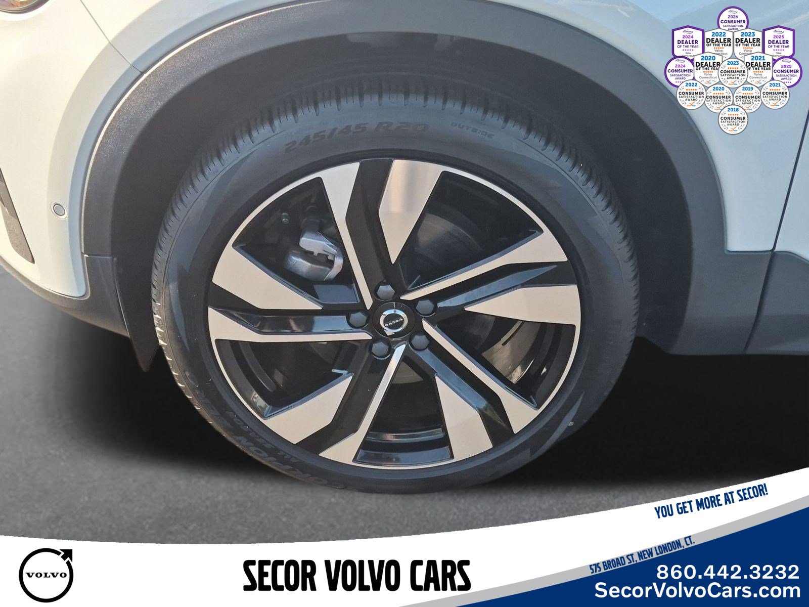 Certified 2023 Volvo XC40 B5 Plus w/ Protection Package Premier AWD/4WD image 26