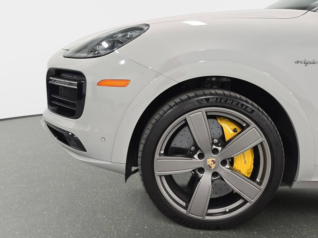 Certified 2023 Porsche Cayenne Turbo S AWD/4WD image 10