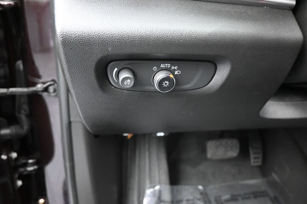 Used 2022 Chevrolet Traverse LT w/ LPO, Floor Liner Package FWD image 12