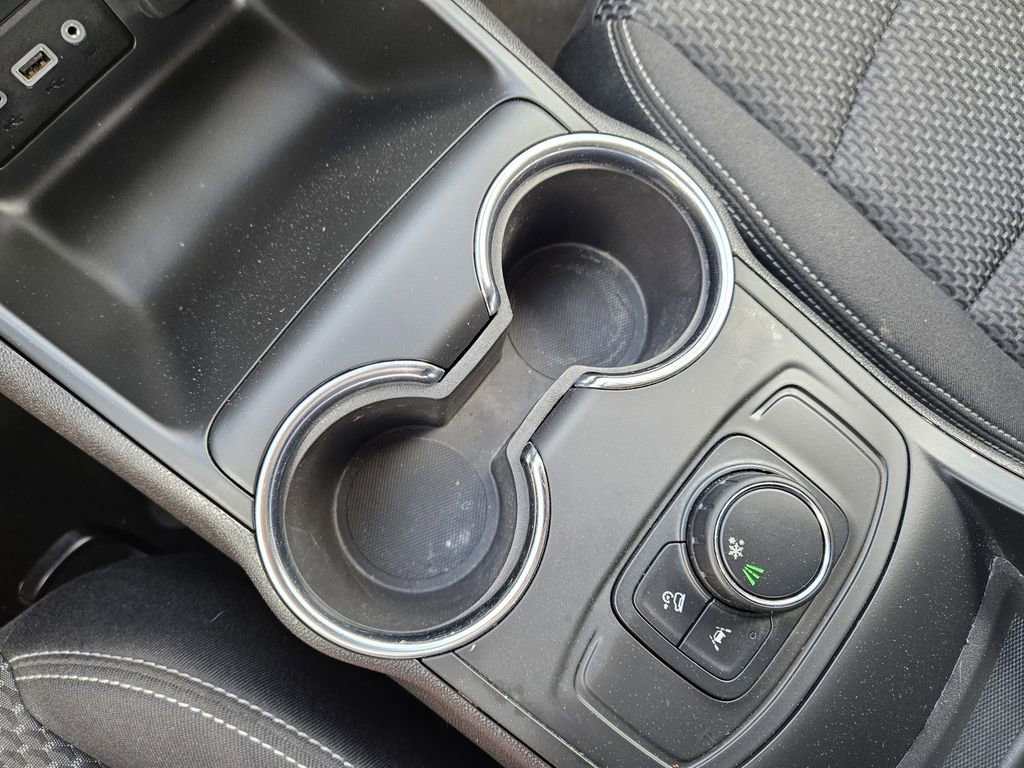 Used 2024 GMC Terrain SLE image 17