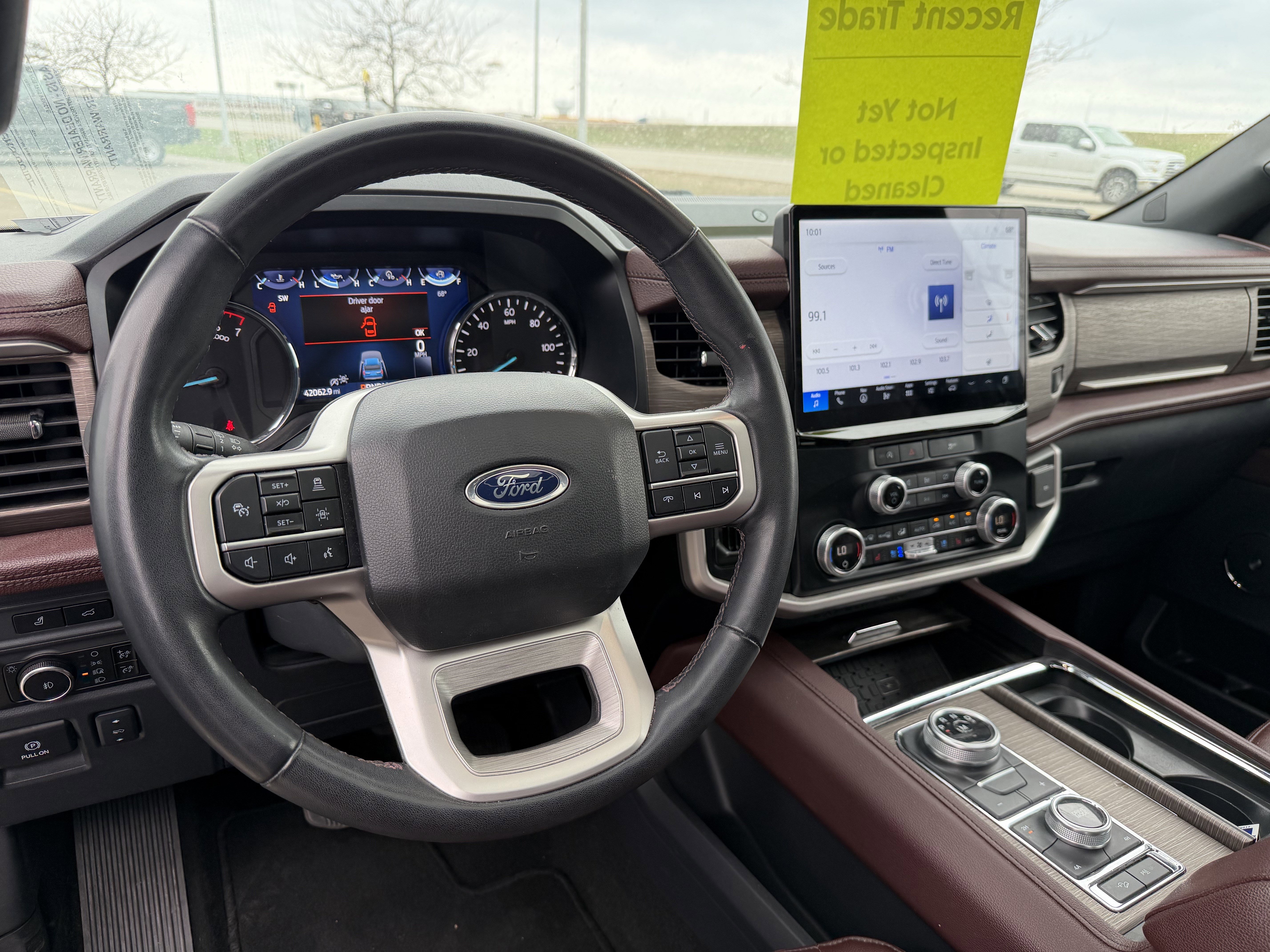 Used 2024 Ford Expedition Limited AWD/4WD image 5