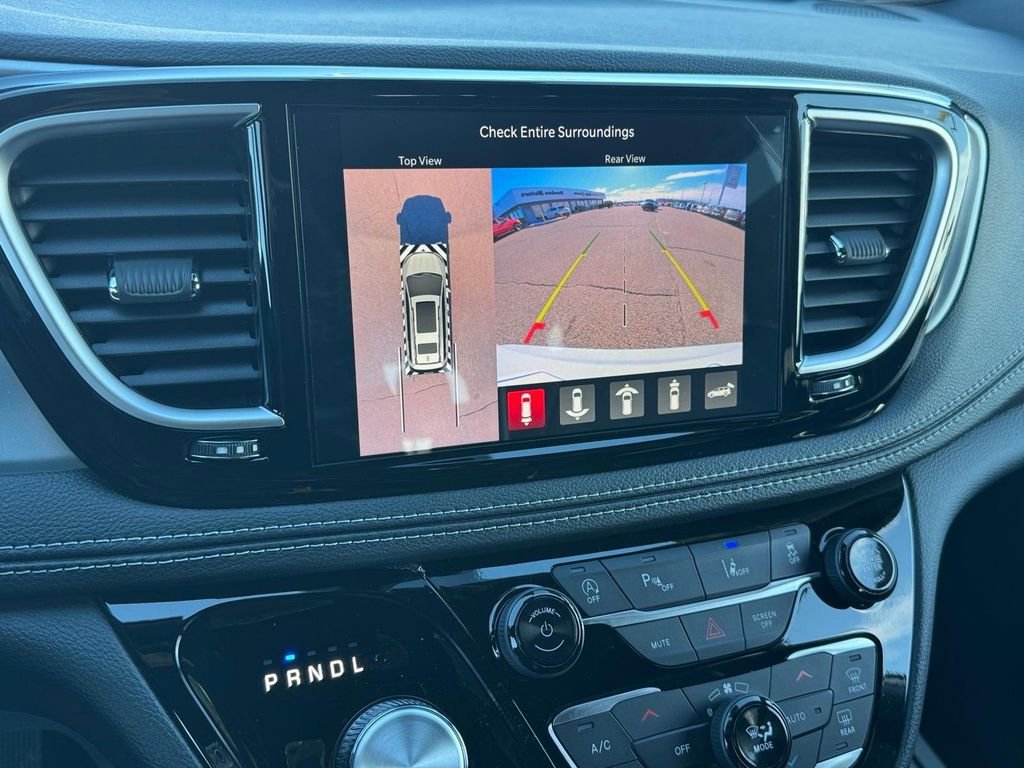 New 2026 Chrysler Pacifica Limited w/ Trailer Tow Group AWD/4WD image 25