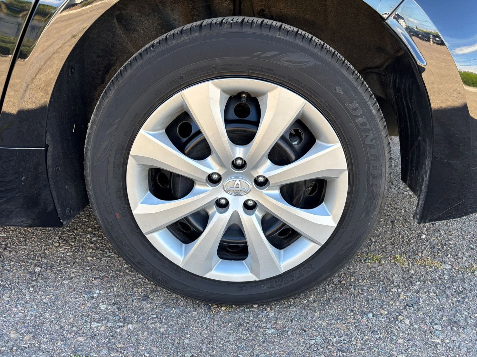 Used 2025 Toyota Corolla LE image 28