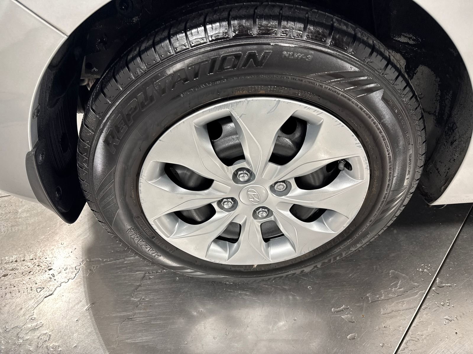 Used 2017 Hyundai Accent SE FWD image 13