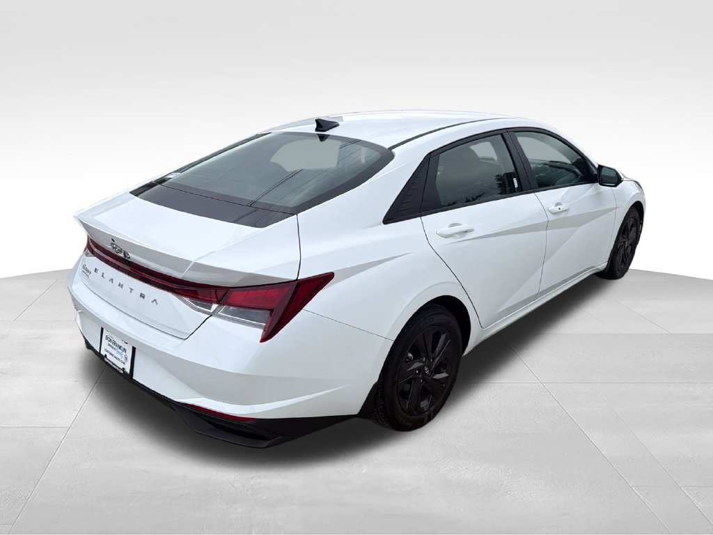 Used 2022 Hyundai Elantra SEL FWD image 5