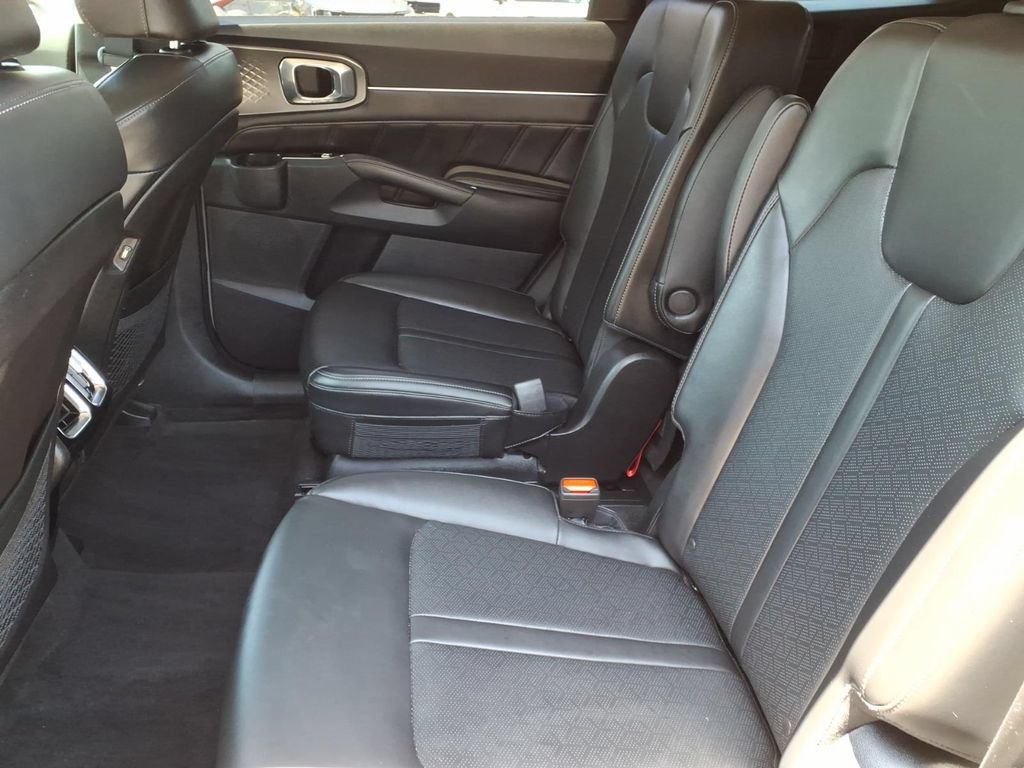 Certified 2023 Kia Sorento SX FWD image 12