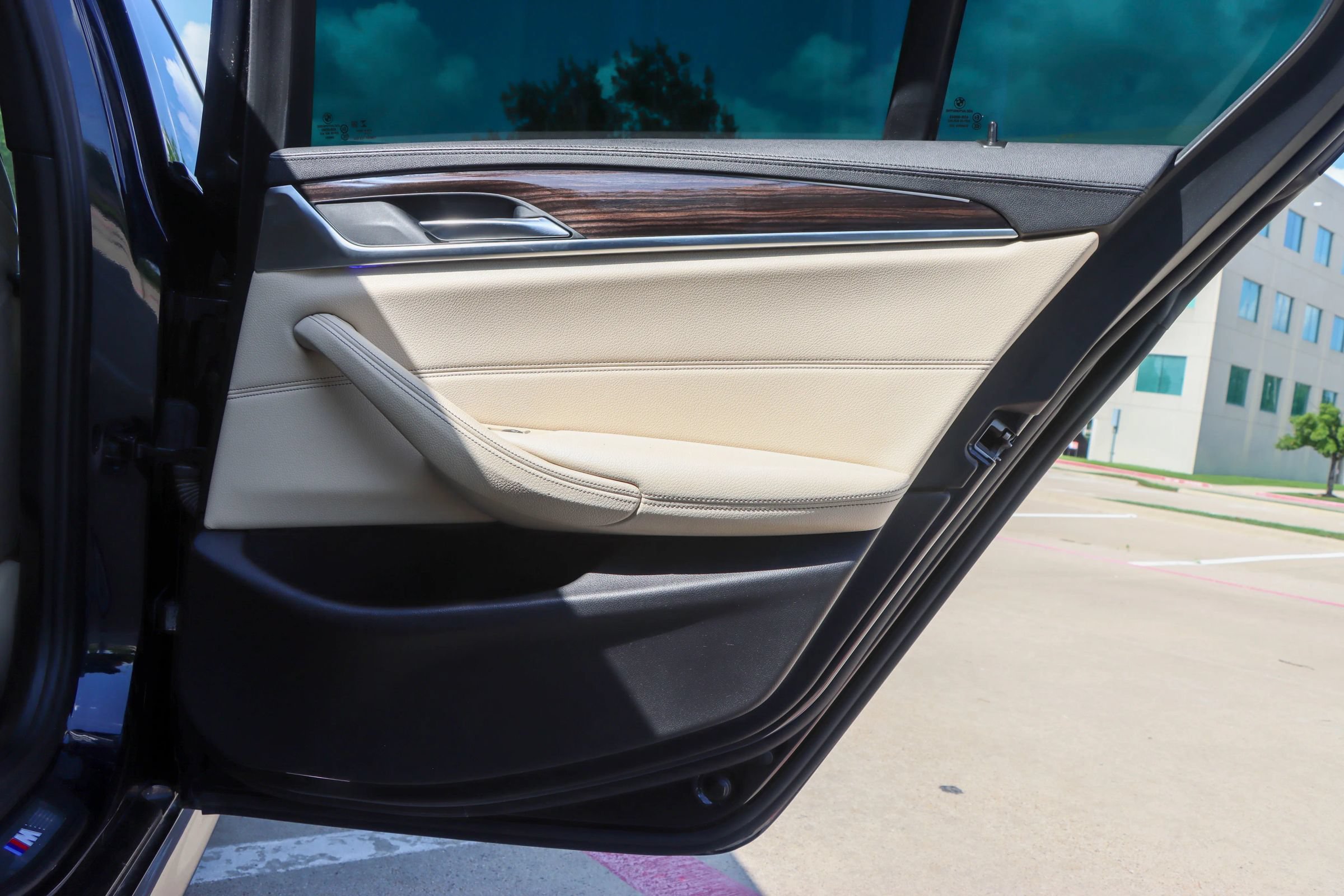 Used 2018 BMW 530i w/ M Sport Package RWD image 11