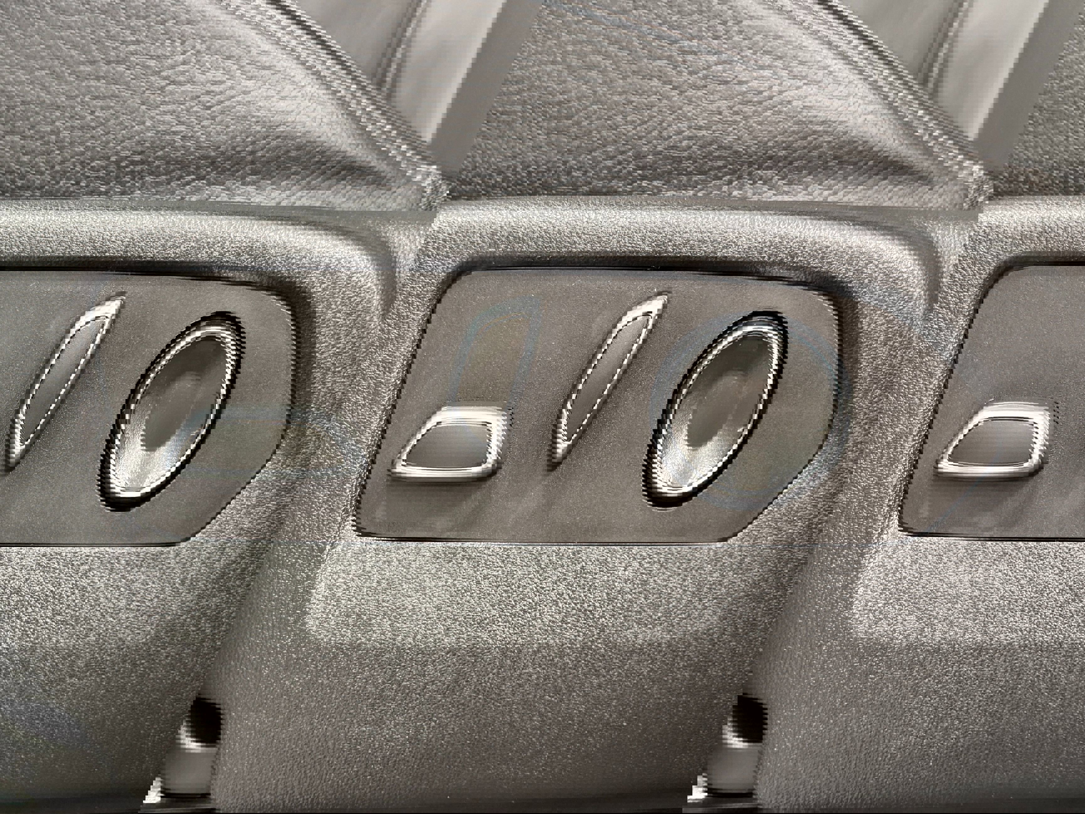 Used 2023 GMC Yukon Denali image 32