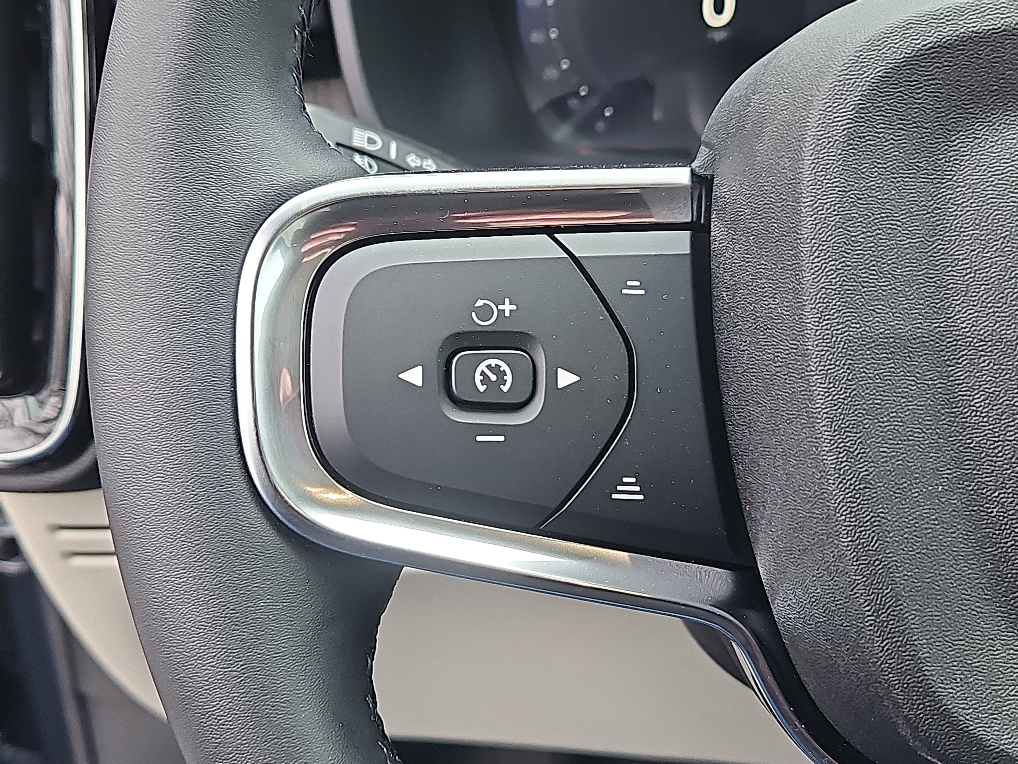 New 2026 Volvo XC40 B5 Ultra w/ Protection Package Premier image 16