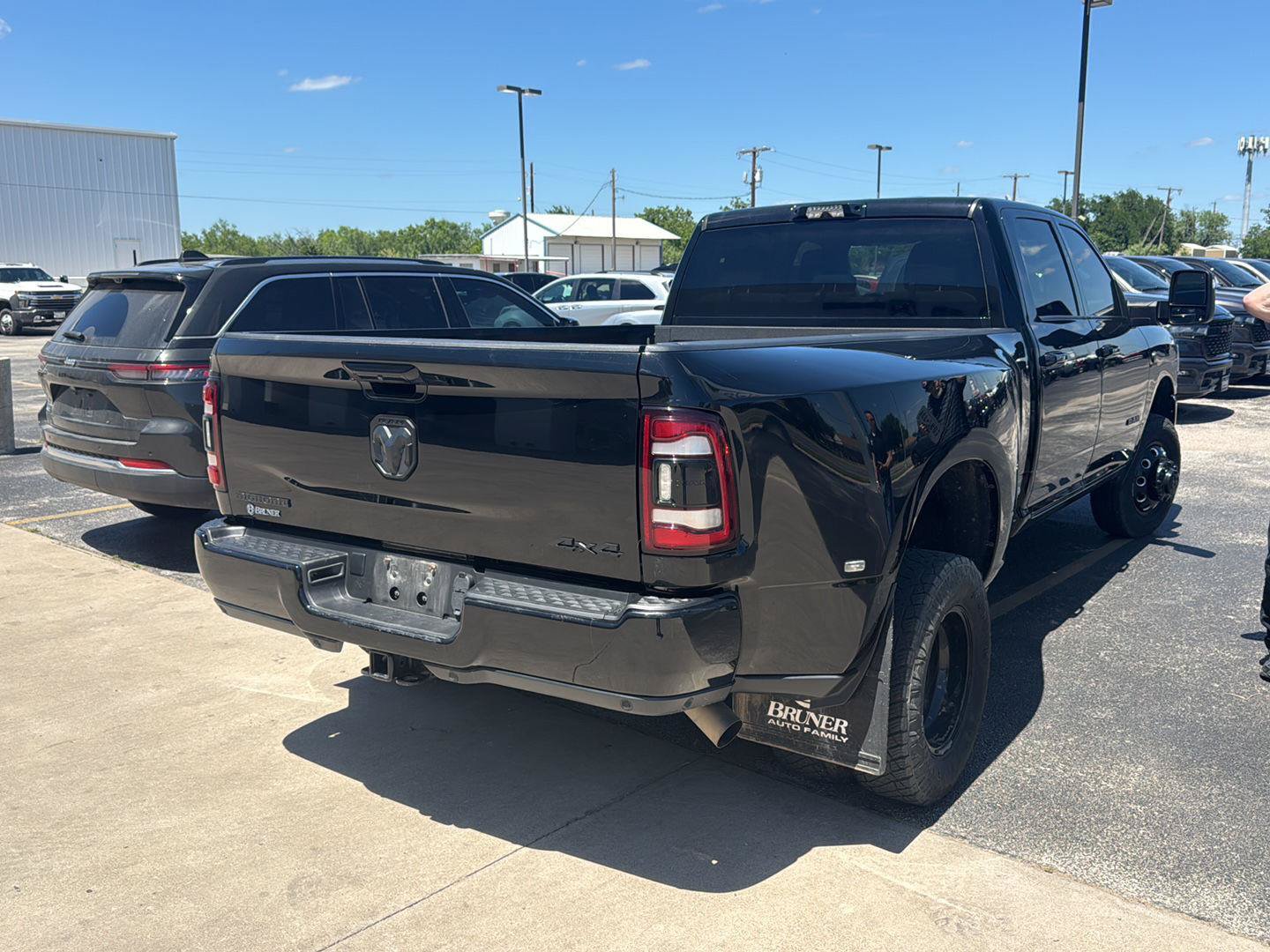 Used 2024 RAM 3500 Big Horn w/ Night Edition AWD/4WD image 6