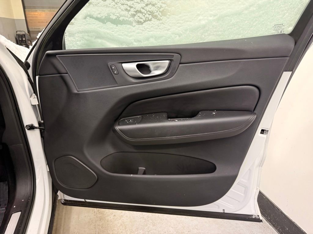 Used 2023 Volvo XC60 B5 Plus w/ Protection Package Premier image 27