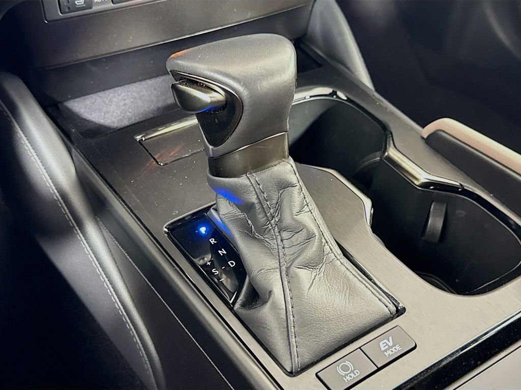 Certified 2025 Lexus ES 300h w/ Premium Package image 17