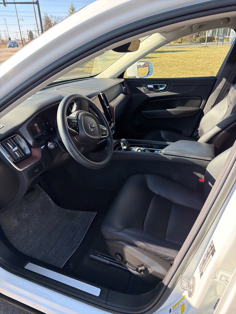 Certified 2023 Volvo XC60 B5 Plus w/ Climate Package image 6