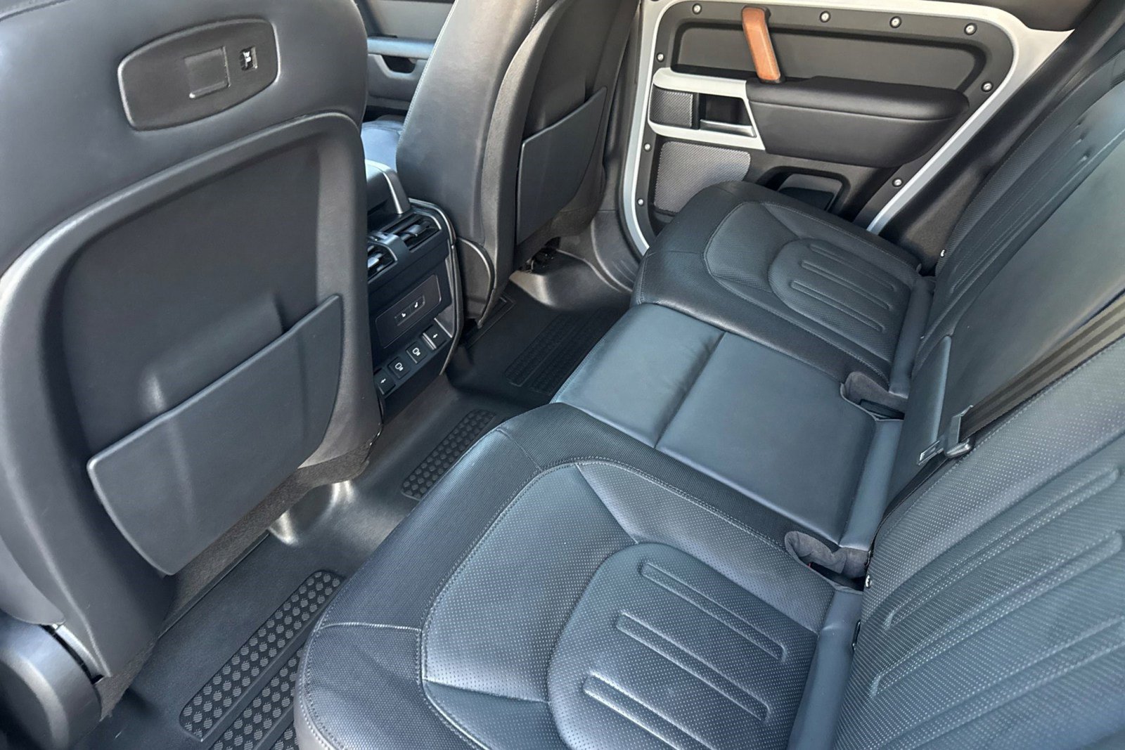 Used 2021 Land Rover Defender 110 X-Dynamic HSE image 24