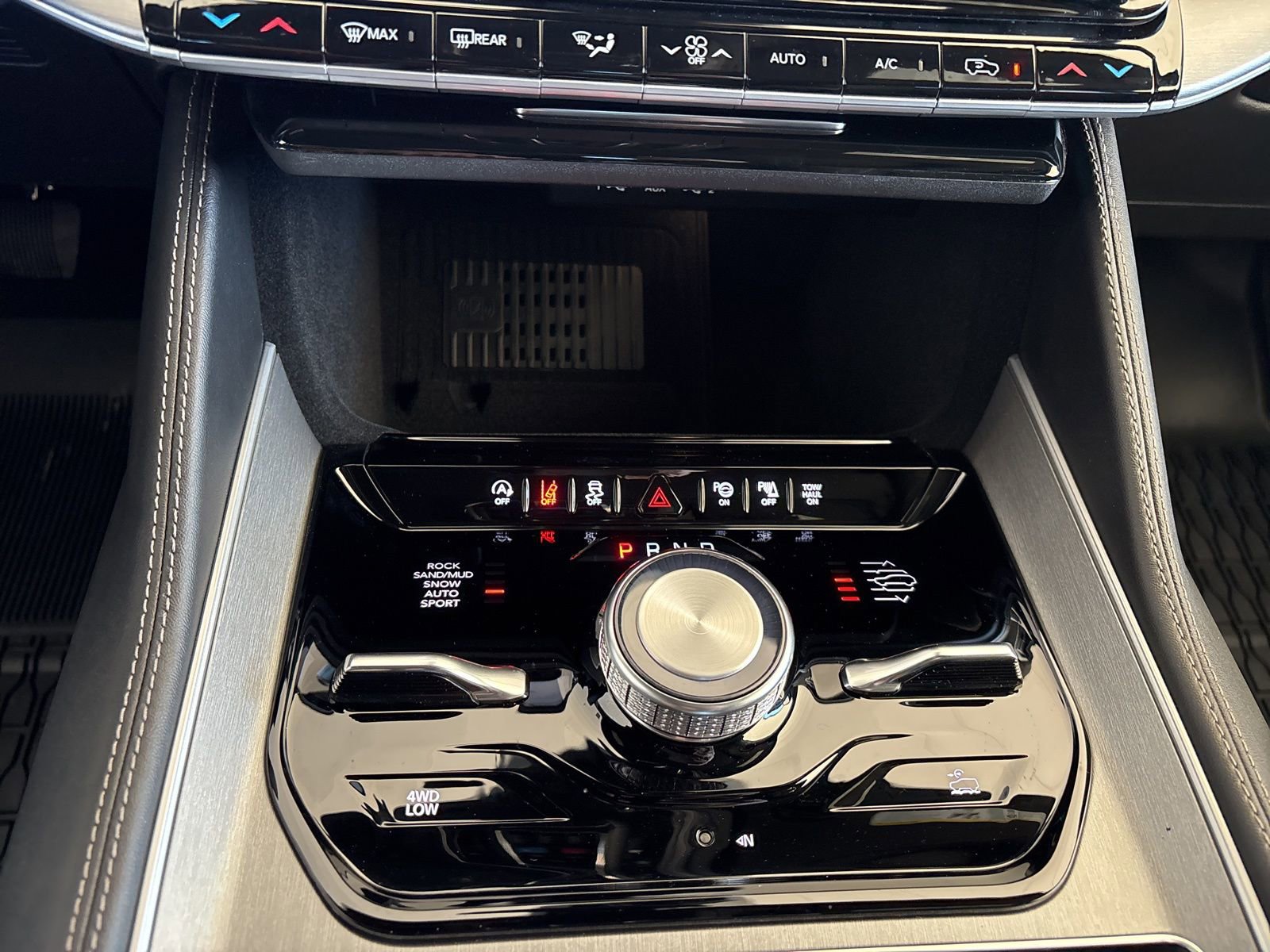 New 2026 Jeep Grand Wagoneer 4WD w/ Quick Order Packge 29V Upland image 32