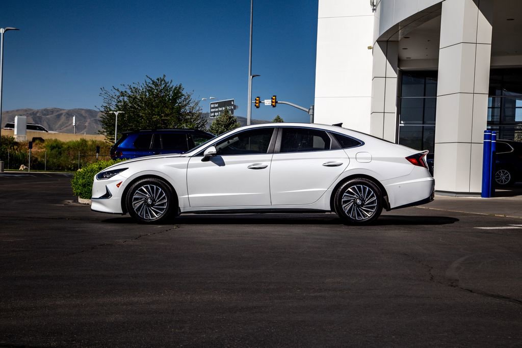 Used 2022 Hyundai Sonata Limited FWD image 2