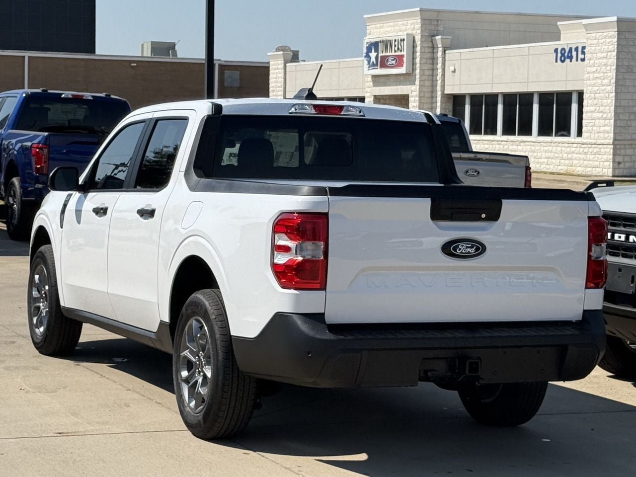 New 2026 Ford Maverick XLT w/ XLT Luxury Package FWD image 5