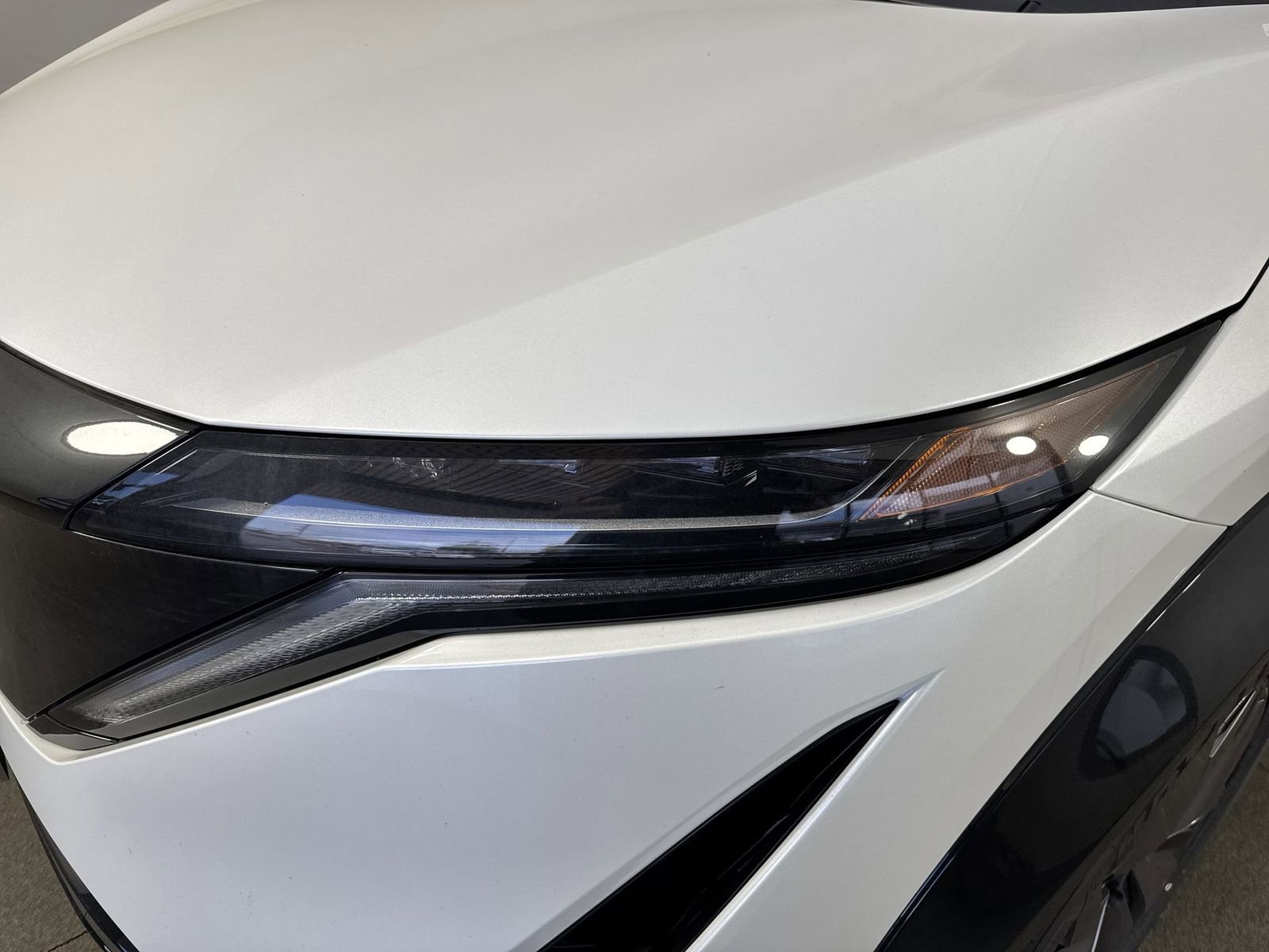 New 2025 Nissan Ariya AWD image 28