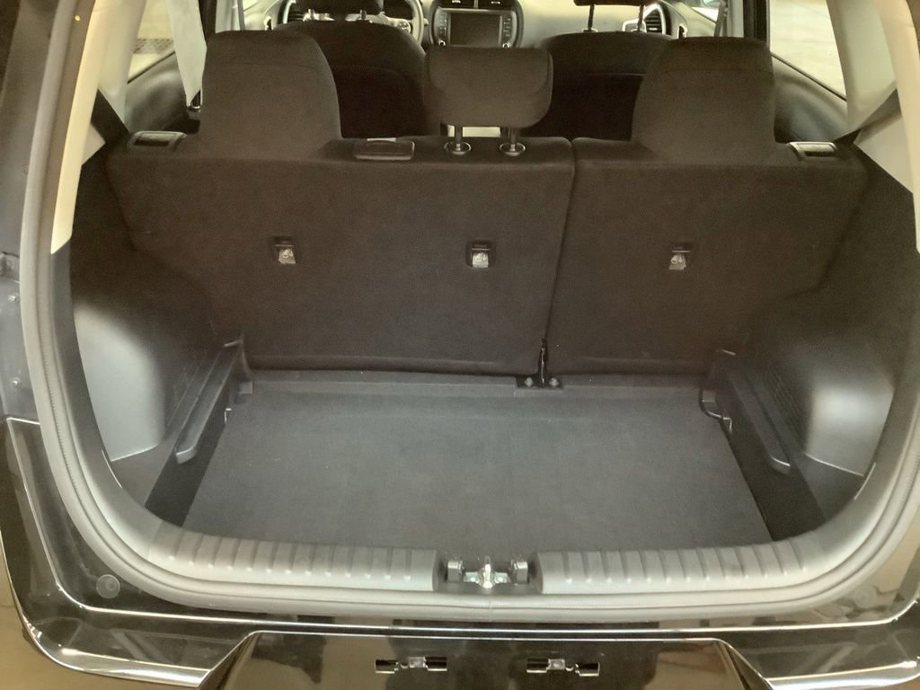 Certified 2025 Kia Soul LX w/ LX Technology Package FWD image 16