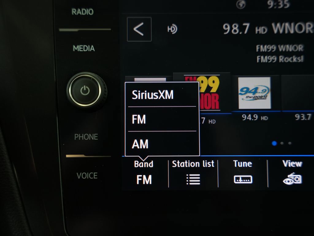 Used 2020 Volkswagen Tiguan SE FWD image 25