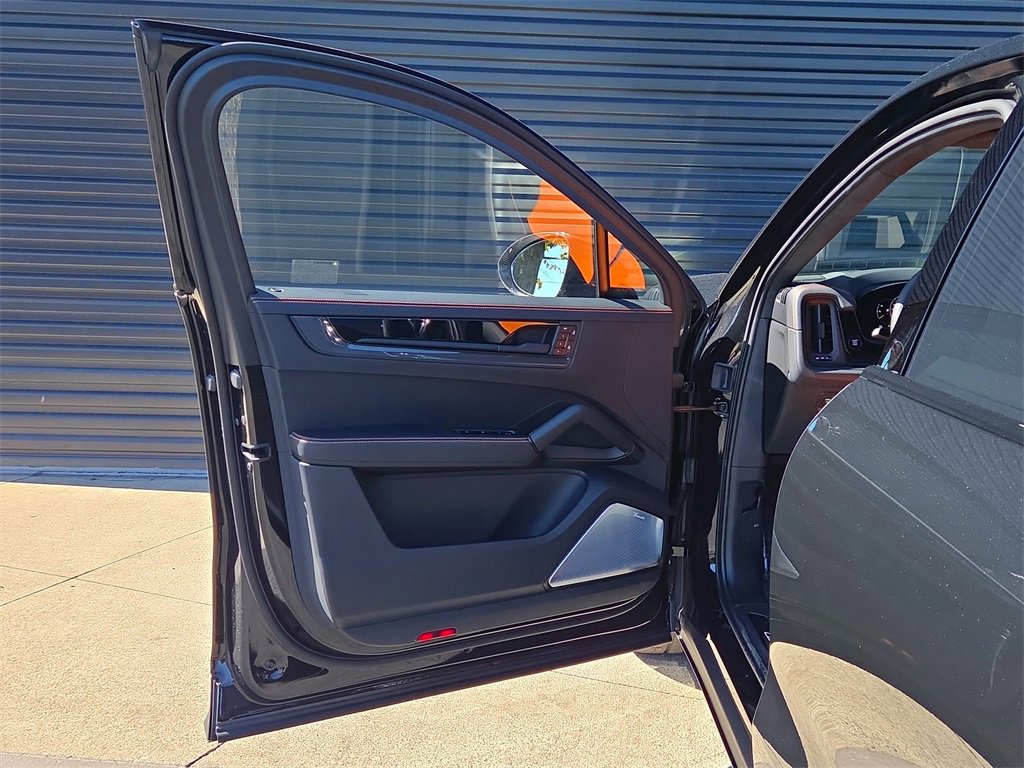 New 2026 Porsche Cayenne Turbo GT image 6