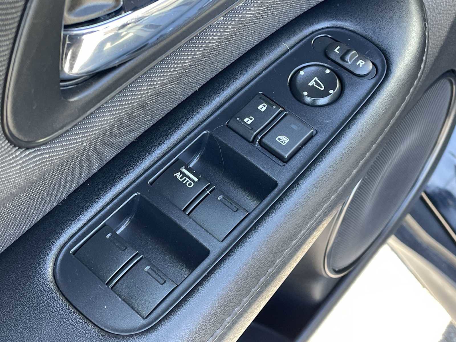 Used 2020 Honda HR-V LX image 12