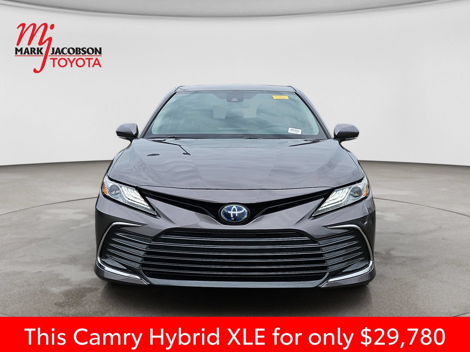 Used 2023 Toyota Camry XLE FWD image 3