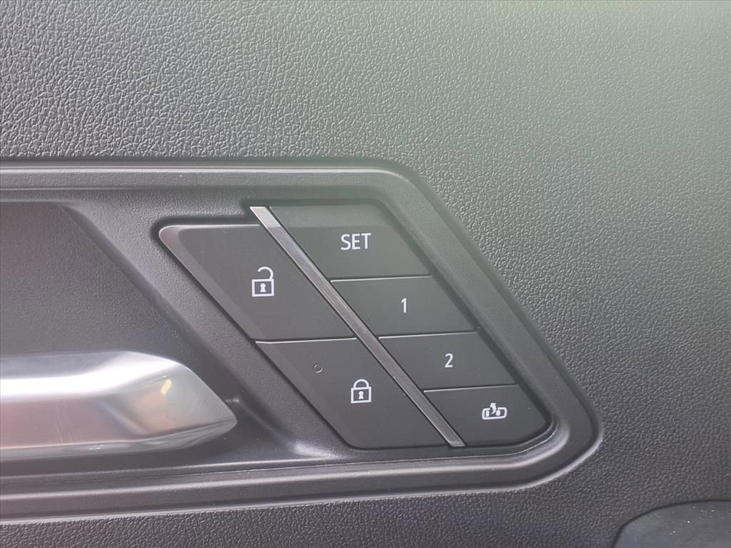 New 2026 GMC Hummer EV SUV w/ LPO, Sport Package image 9