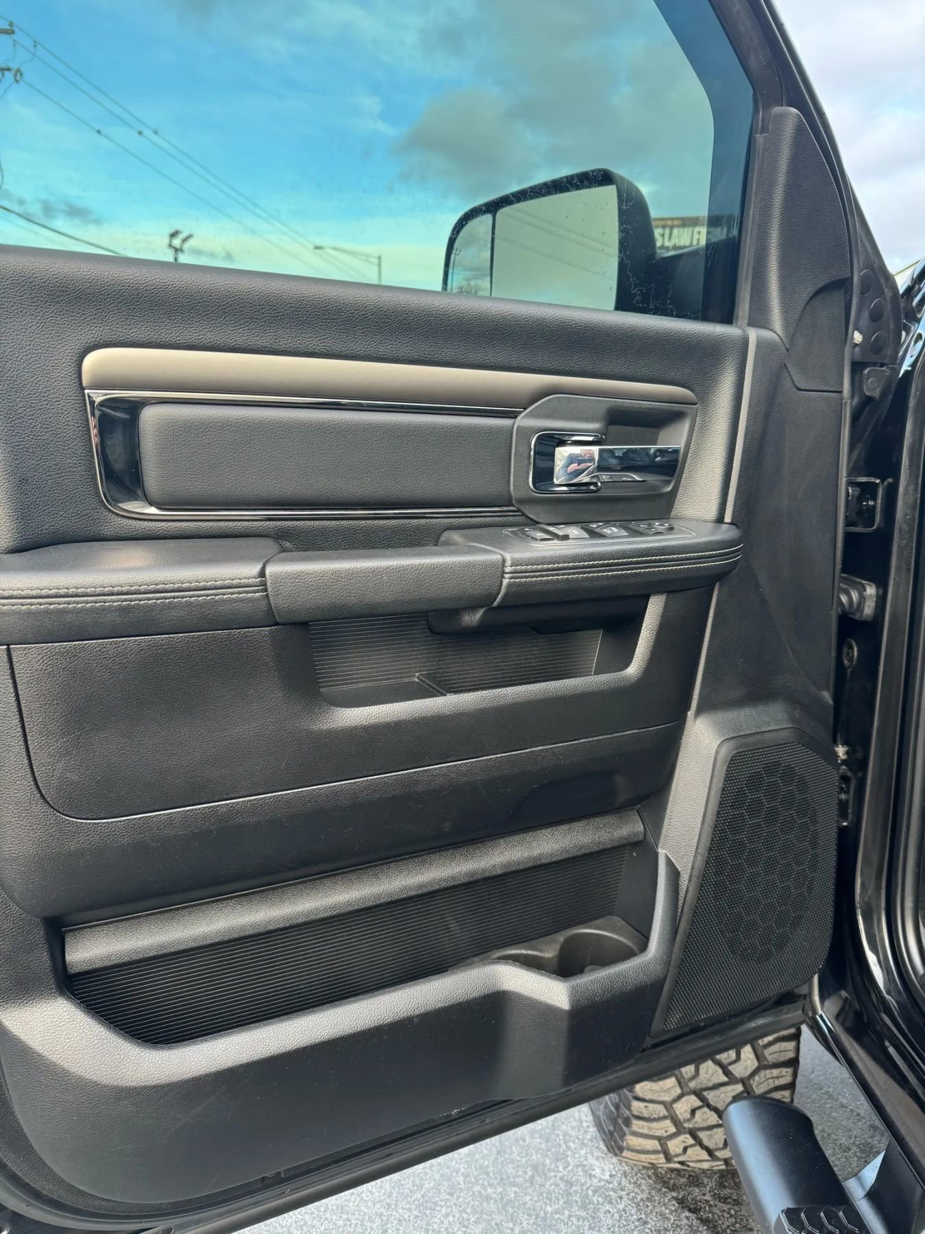 Used 2018 RAM 2500 Laramie w/ Sport Appearance Group image 37