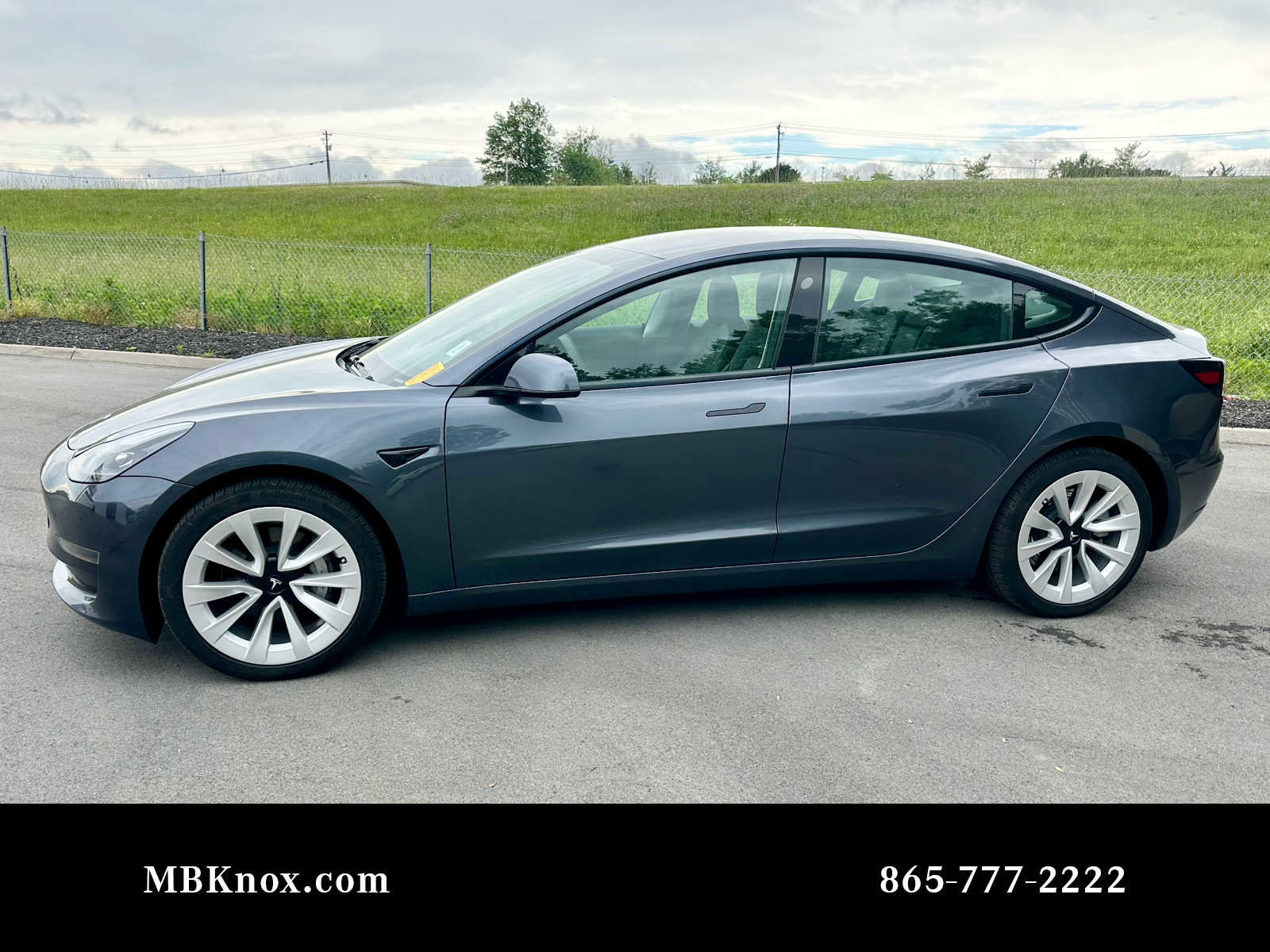 Used 2023 Tesla Model 3 Standard Range RWD image 1