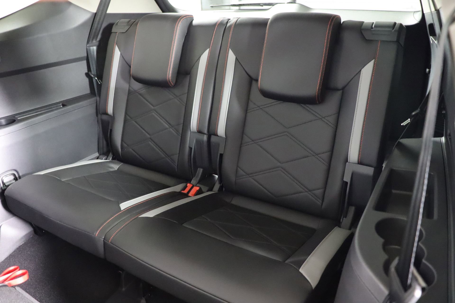 Used 2025 Volkswagen Atlas Peak Edition SE image 43