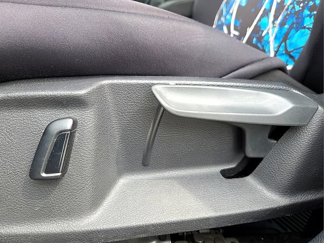 Used 2016 Volkswagen e-Golf SE w/ DC Fast Charging Package FWD image 17