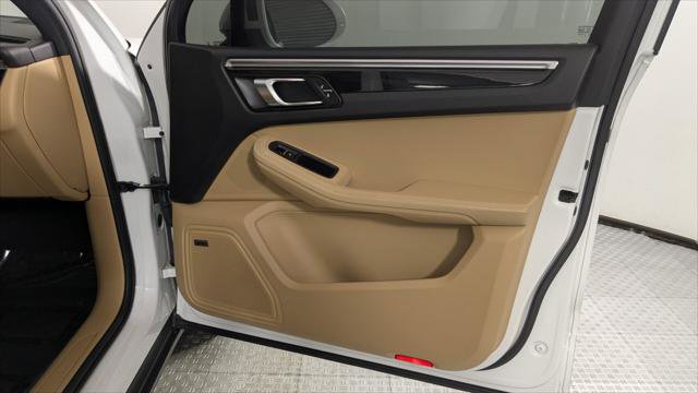 Used 2018 Porsche Macan Sport Edition w/ Driver Memory Package image 24