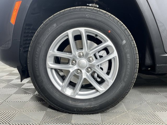 New 2025 Jeep Grand Cherokee Laredo w/ Luxury Tech Group I image 11