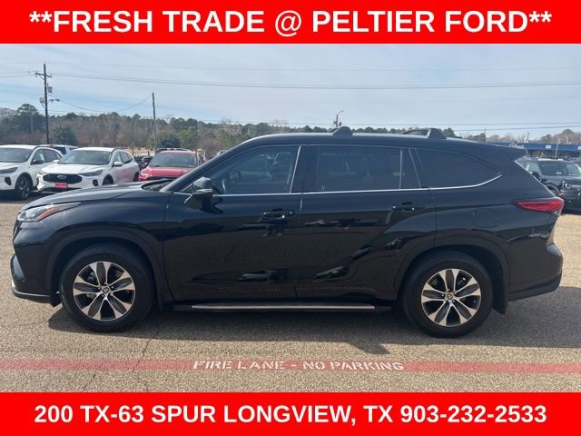 Used 2022 Toyota Highlander XLE image 4