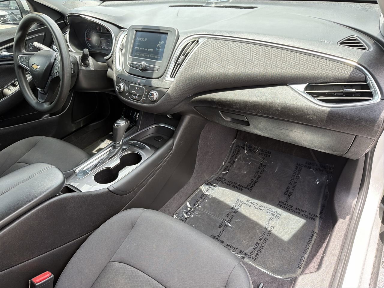 Used 2017 Chevrolet Malibu LT FWD image 10