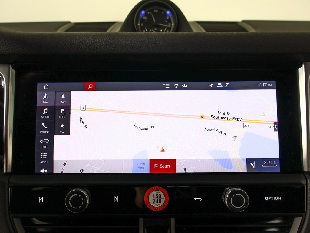 Used 2025 Porsche Macan image 17