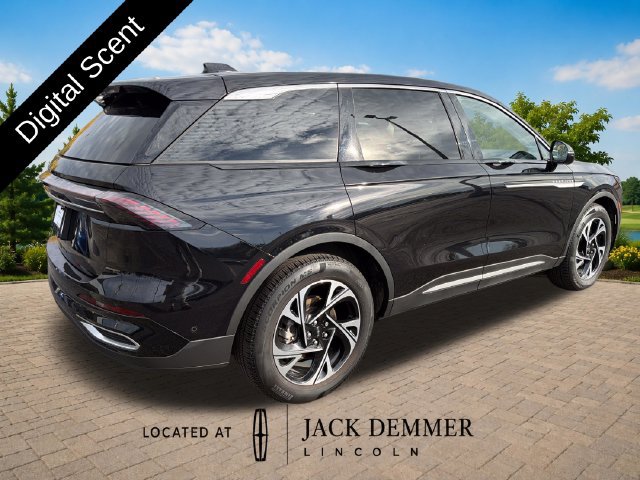 Used 2024 Lincoln Nautilus Premier w/ Equipment Group 102A AWD/4WD image 7