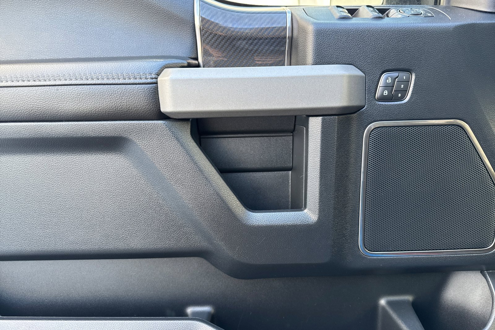 Used 2019 Ford F150 Raptor w/ Equipment Group 802A Luxury image 12