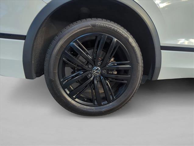 Used 2022 Volkswagen Tiguan SE R-Line image 30