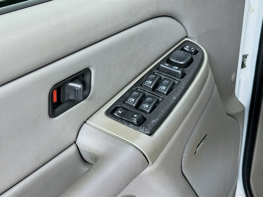 Used 2006 Chevrolet Suburban LS w/ Smart Select Package RWD image 15