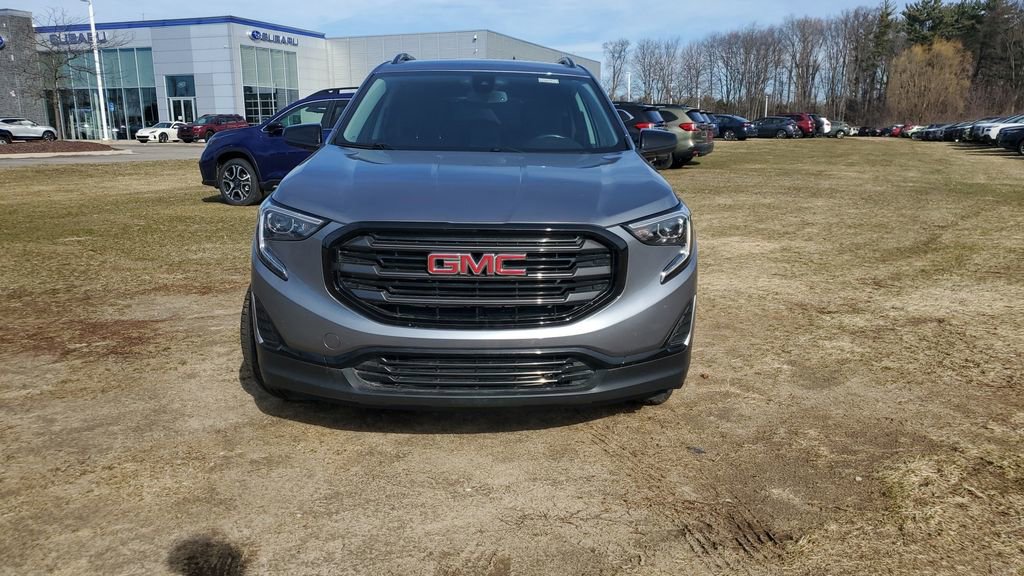 Used 2021 GMC Terrain SLE w/ Driver Convenience Package image 2