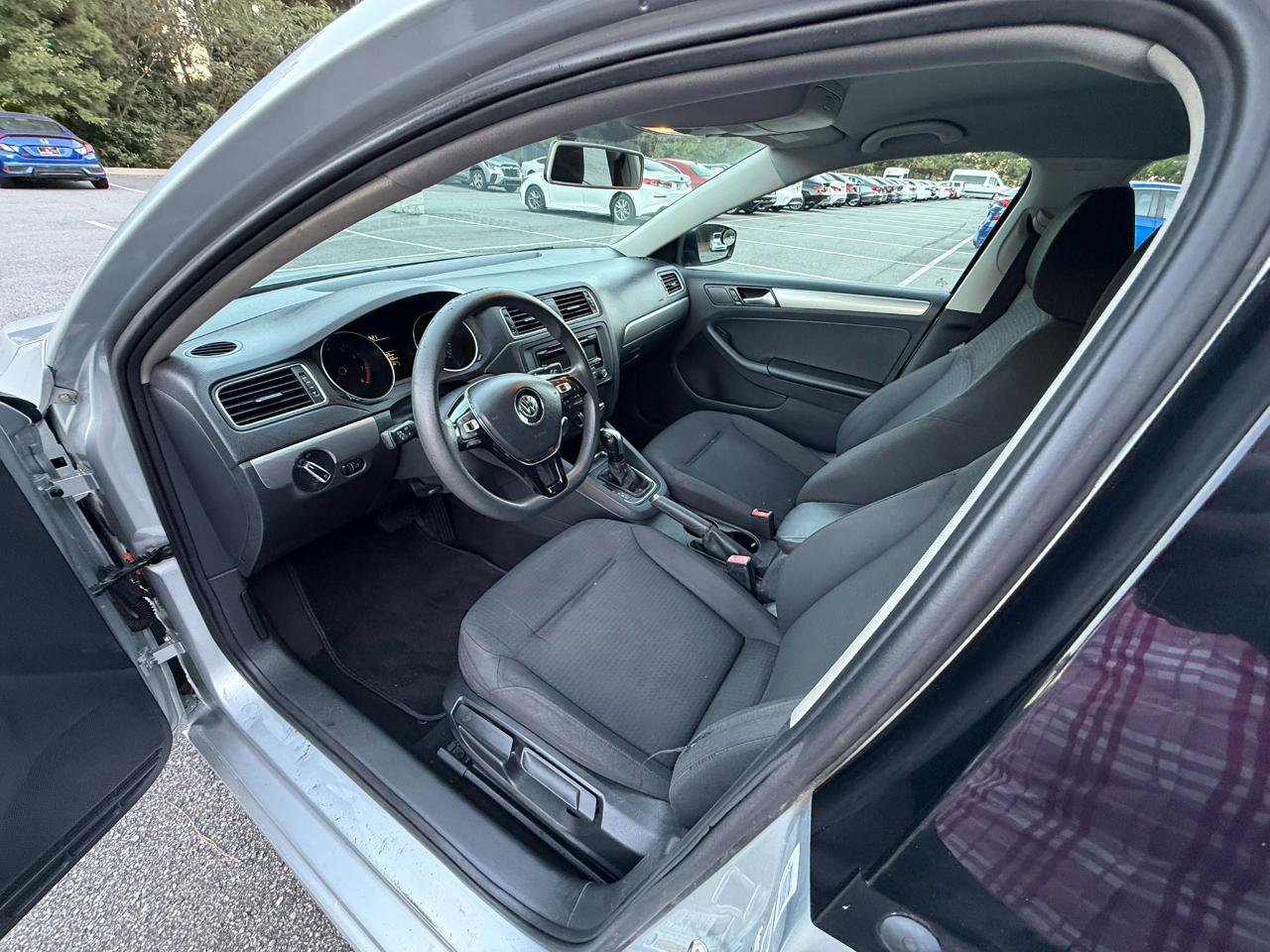 Used 2015 Volkswagen Jetta SE FWD image 8