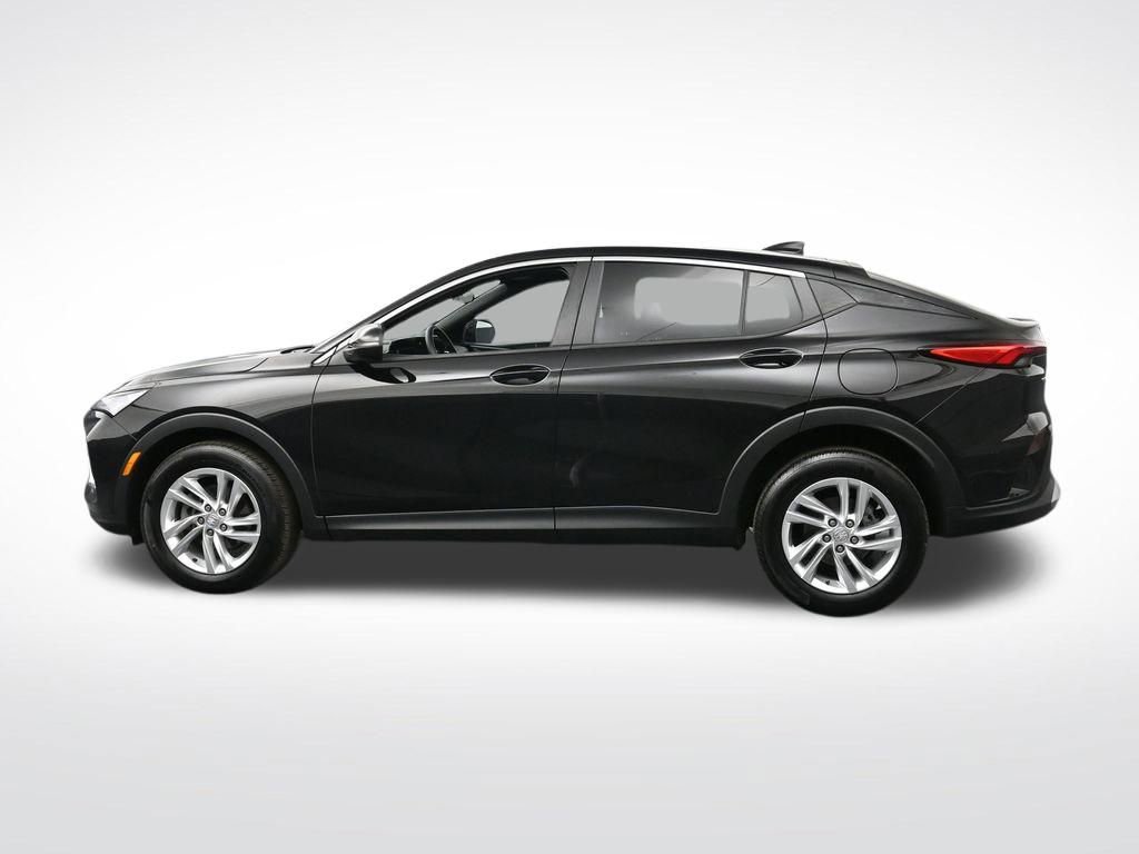 Used 2024 Buick Envista Sport Touring w/ Advanced Safety Package FWD image 2