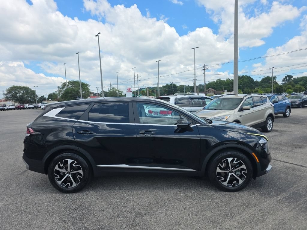 Used 2023 Kia Sportage EX FWD image 3