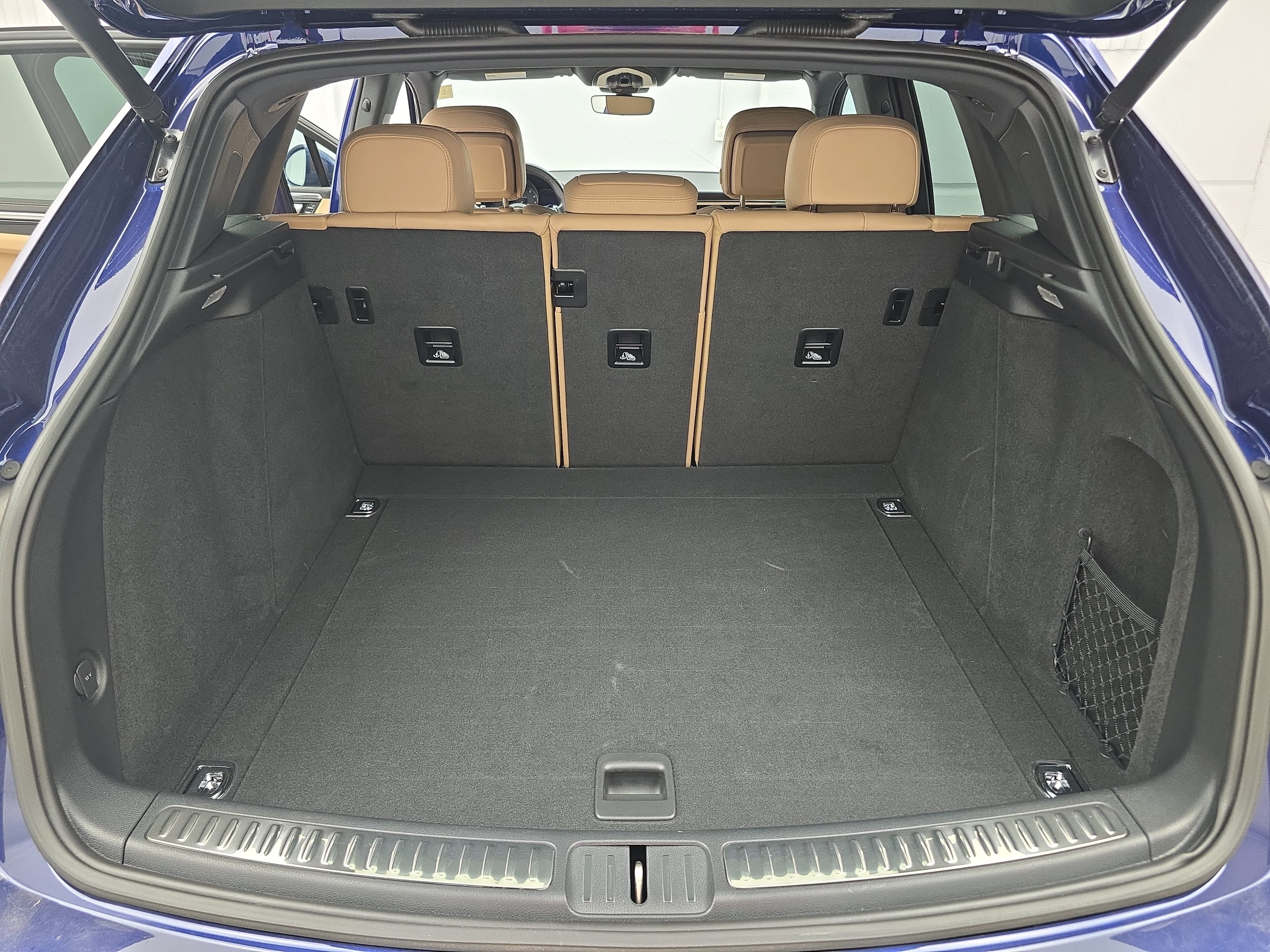 Certified 2024 Porsche Macan AWD/4WD image 14