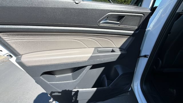 Used 2023 Volkswagen Atlas SE w/ Panoramic Sunroof Package AWD/4WD image 14