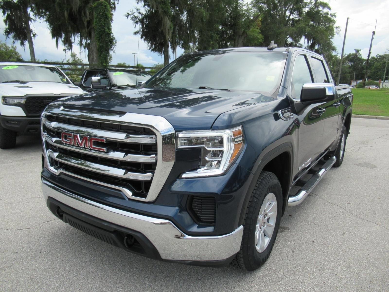 Used 2021 GMC Sierra 1500 SLE AWD/4WD image 3
