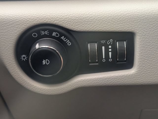 Used 2022 Chrysler Pacifica Touring-L FWD image 15