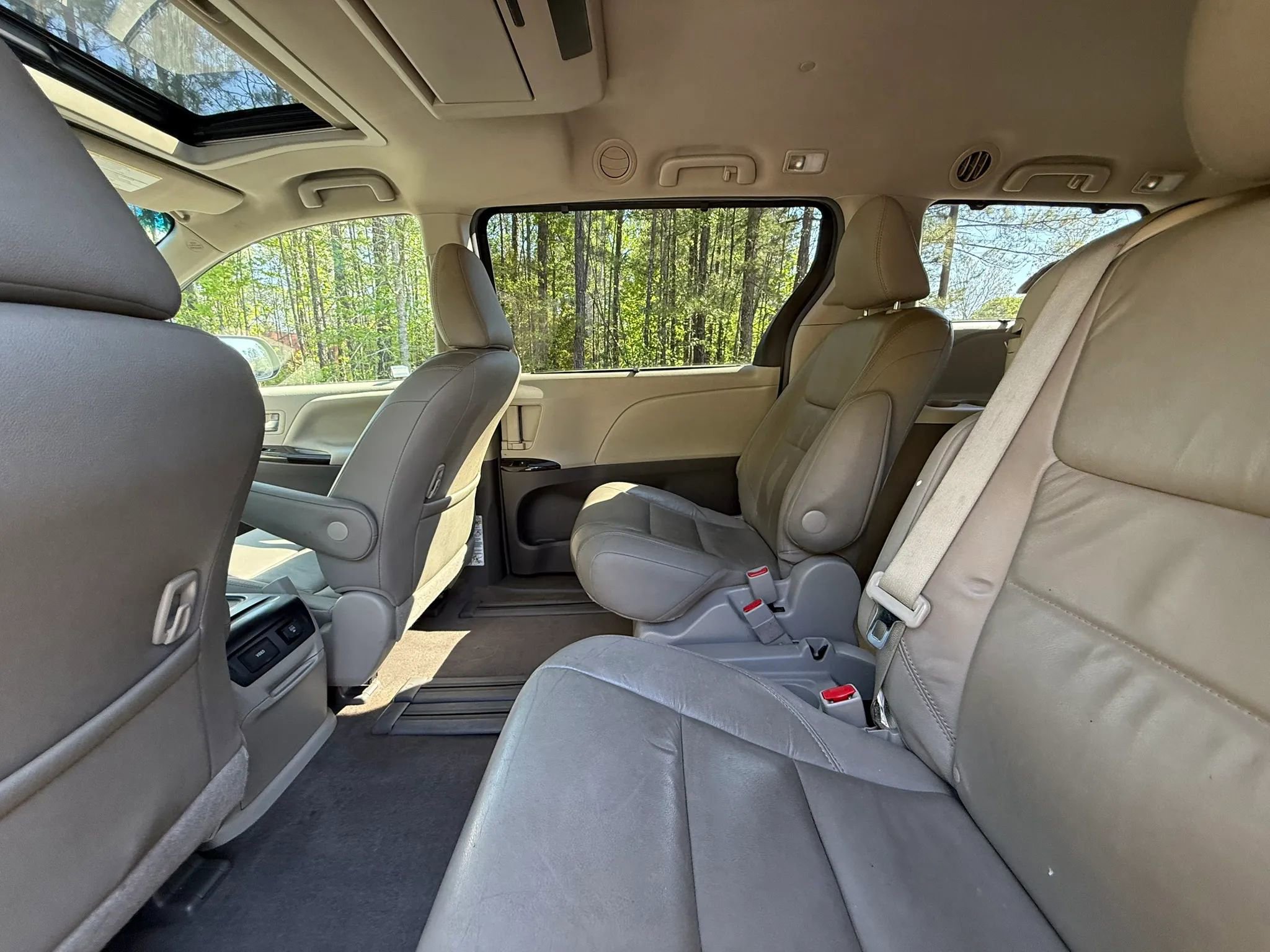 Used 2016 Toyota Sienna XLE Premium FWD image 15
